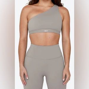 SET ACTIVE SPORTBODY ONE SHOULDER BRA AND LEGGINGS IN COLOR STONE